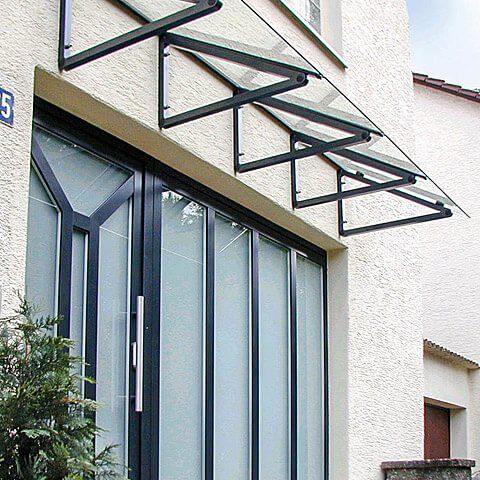 Modernes Glas- und Metall-Design für innovative Fassadenlösungen.