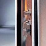 Hochwertige digitale Türverriegelung mit modernem Design für Sicherheit und Komfort.