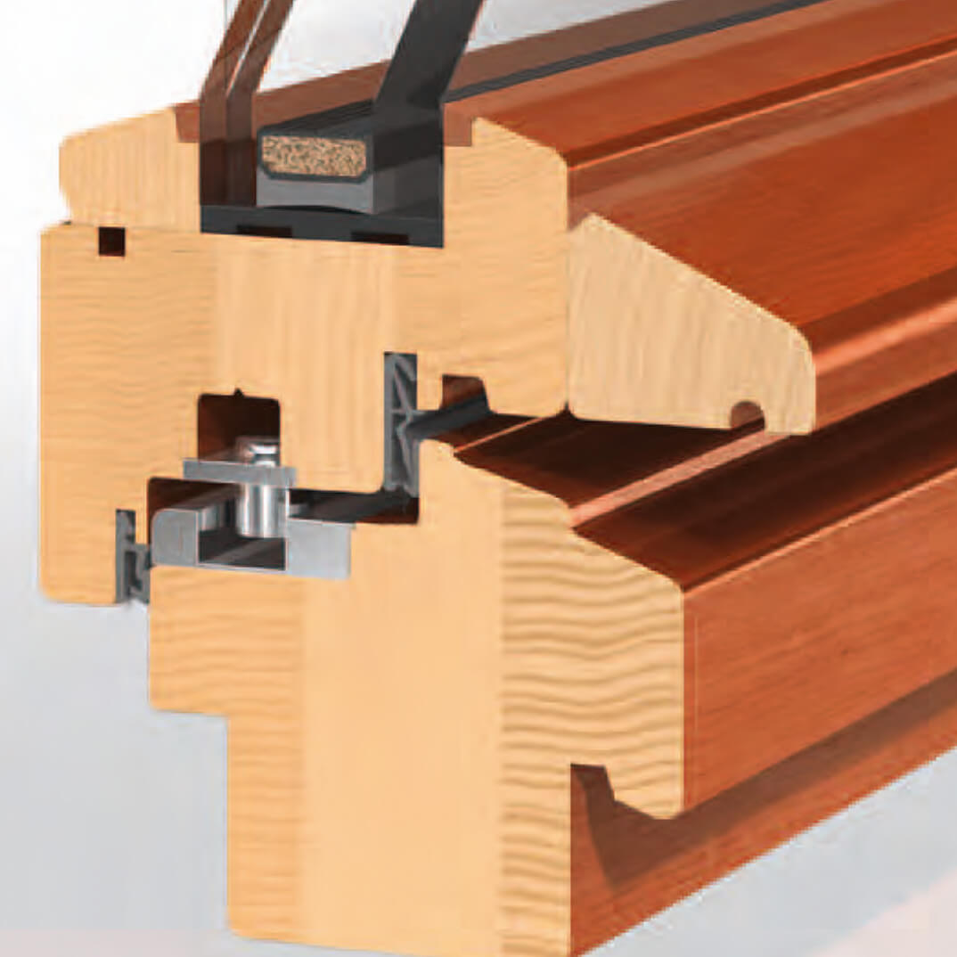 Profil mit isolierender Dichtung und Metallbefestigung.