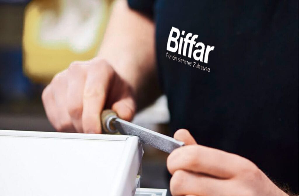 Hochwertige Holzbearbeitung für sichere, langlebige Haushaltsmöbel in Deutschland.