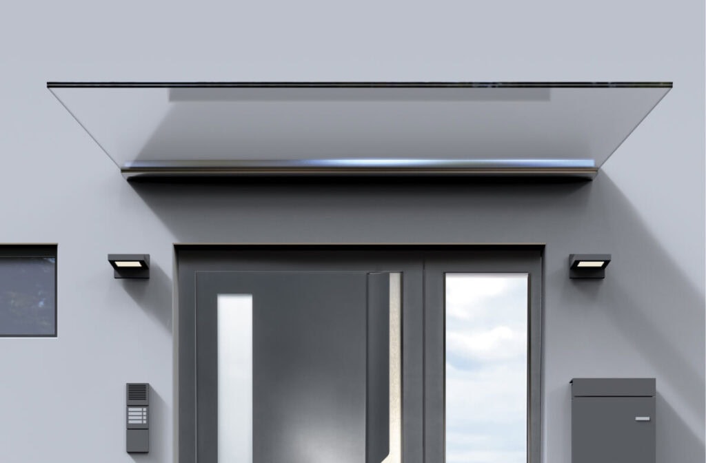 Moderner Haustürbereich mit Led-Leuchten und Sicherheitssystemen, hochwertige Fassadengestaltung, Biffar.