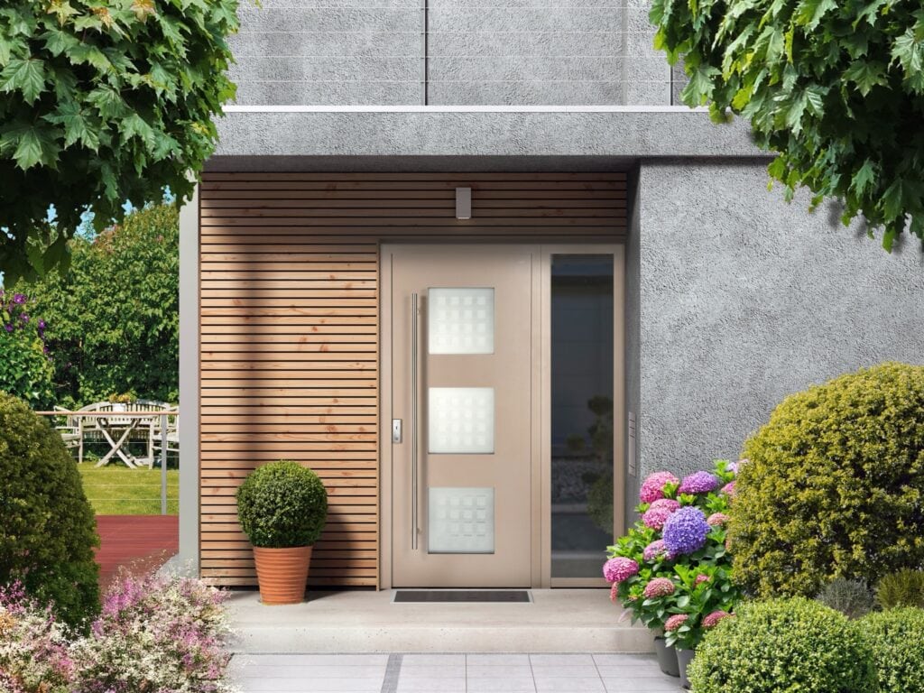 Hauseingang mit moderner Haustür, Begrünung und stilvollem Design, perfekt für mehr Komfort.