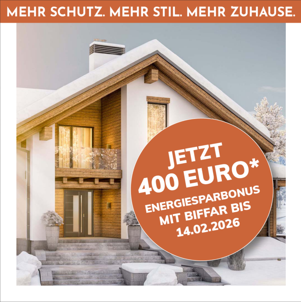 Häuserfassade mit Schneebedecktem Dach und Holzdetails, Winterlandschaft, Biffar.